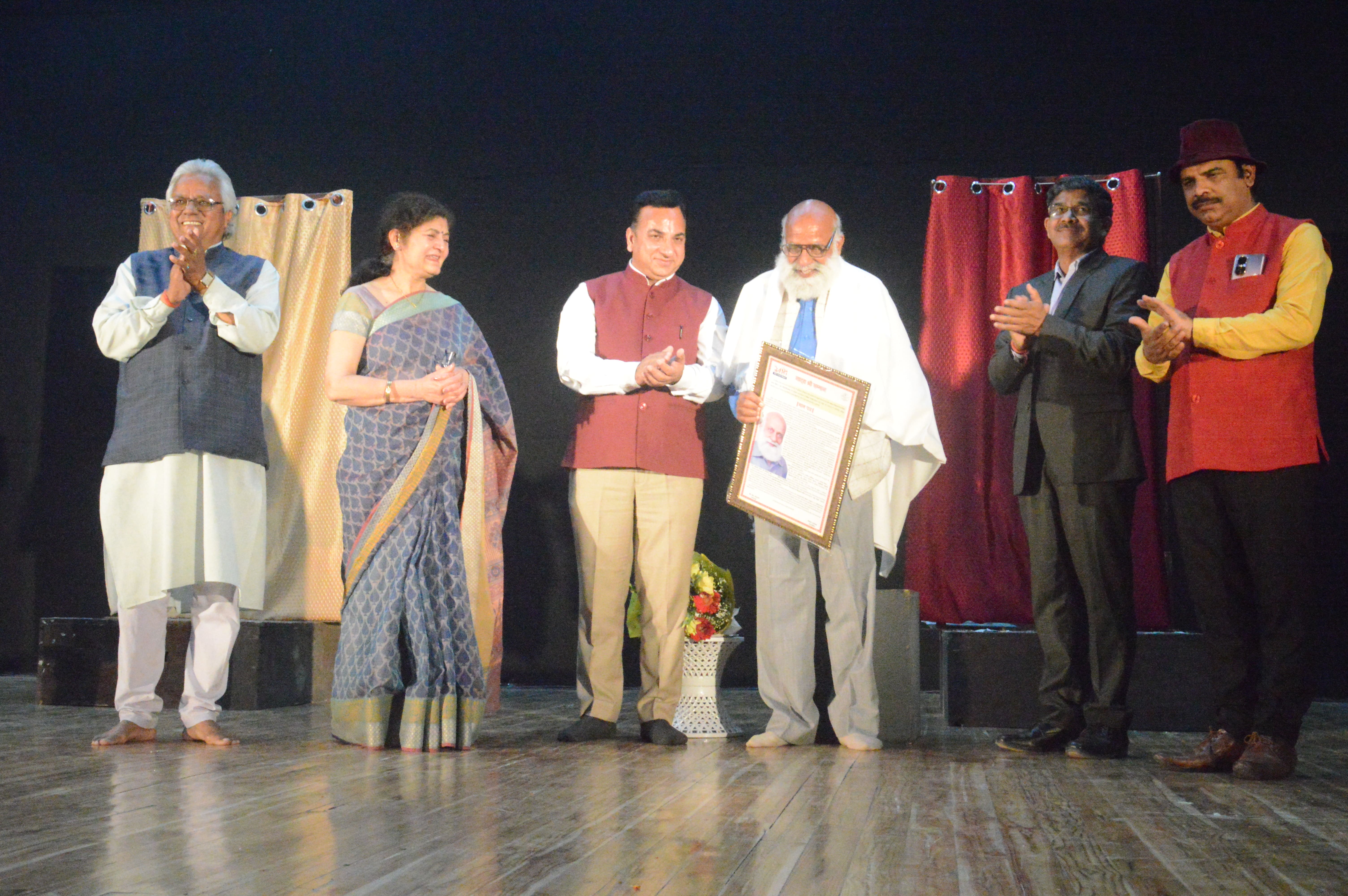 विश्व रंगमंच दिवस के अवसर पर वरिष्ठ रंगकर्मी एस पी ममगाईं को नाट्याश्री सम्मान से किया सम्मानित
