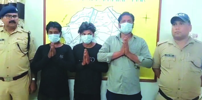 युवक को पेड़ से बाधंकर पिटाई करने के आरोप में तीन गिरफ्तार