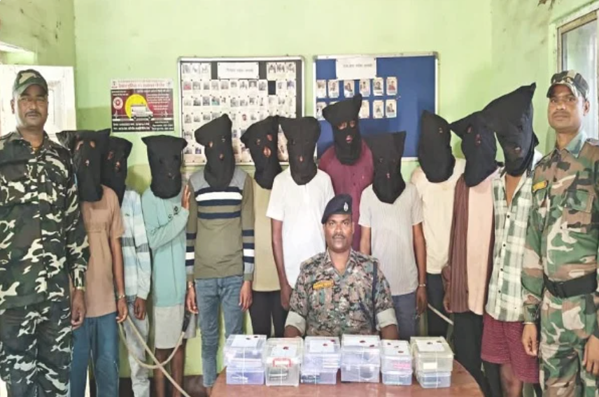 ग्यारह साइबर अपराधी गिरफ्तार