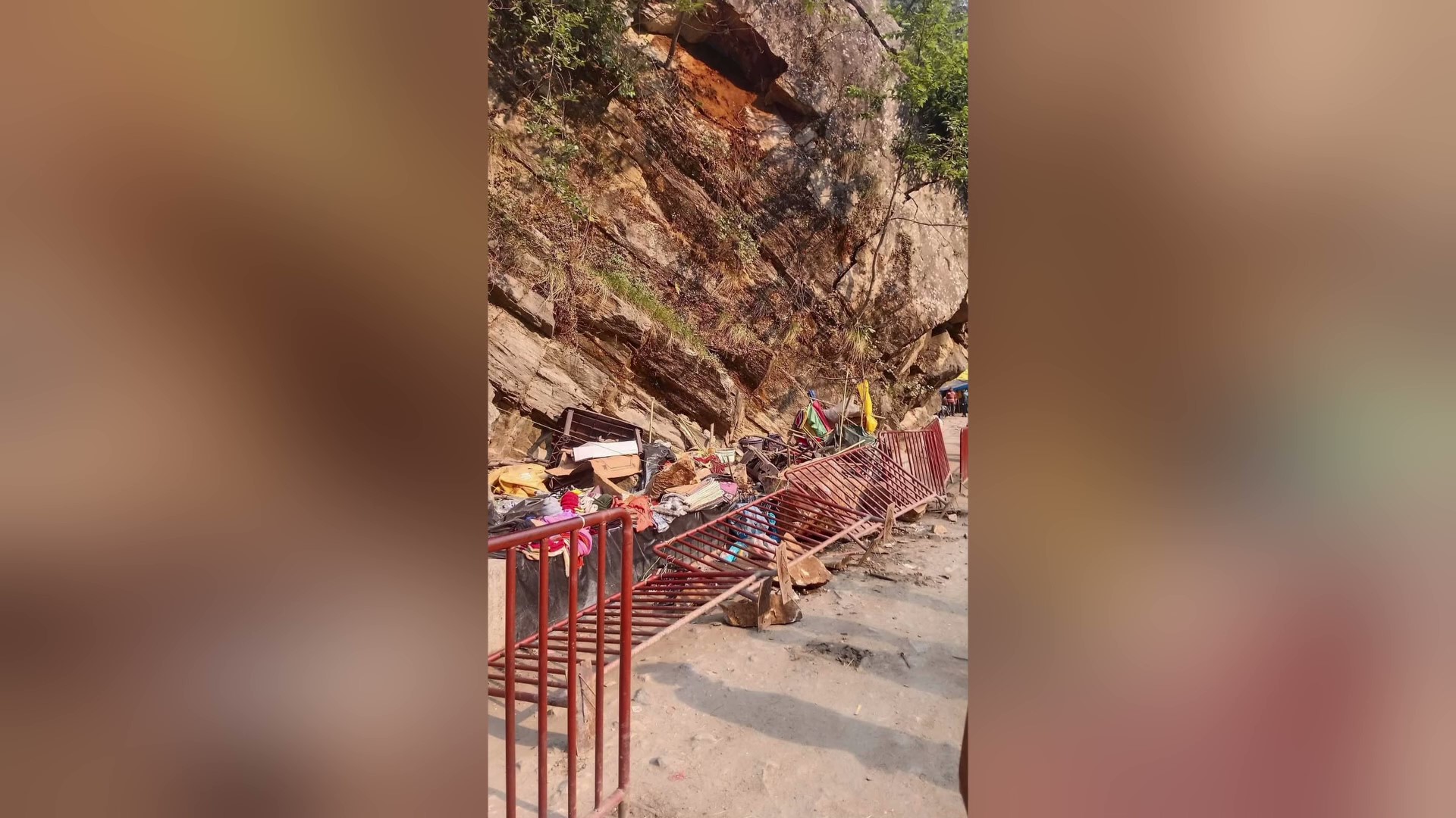 केदारनाथ यात्रा मार्ग पर सोनप्रयाग के पास भूस्खलन हादसा