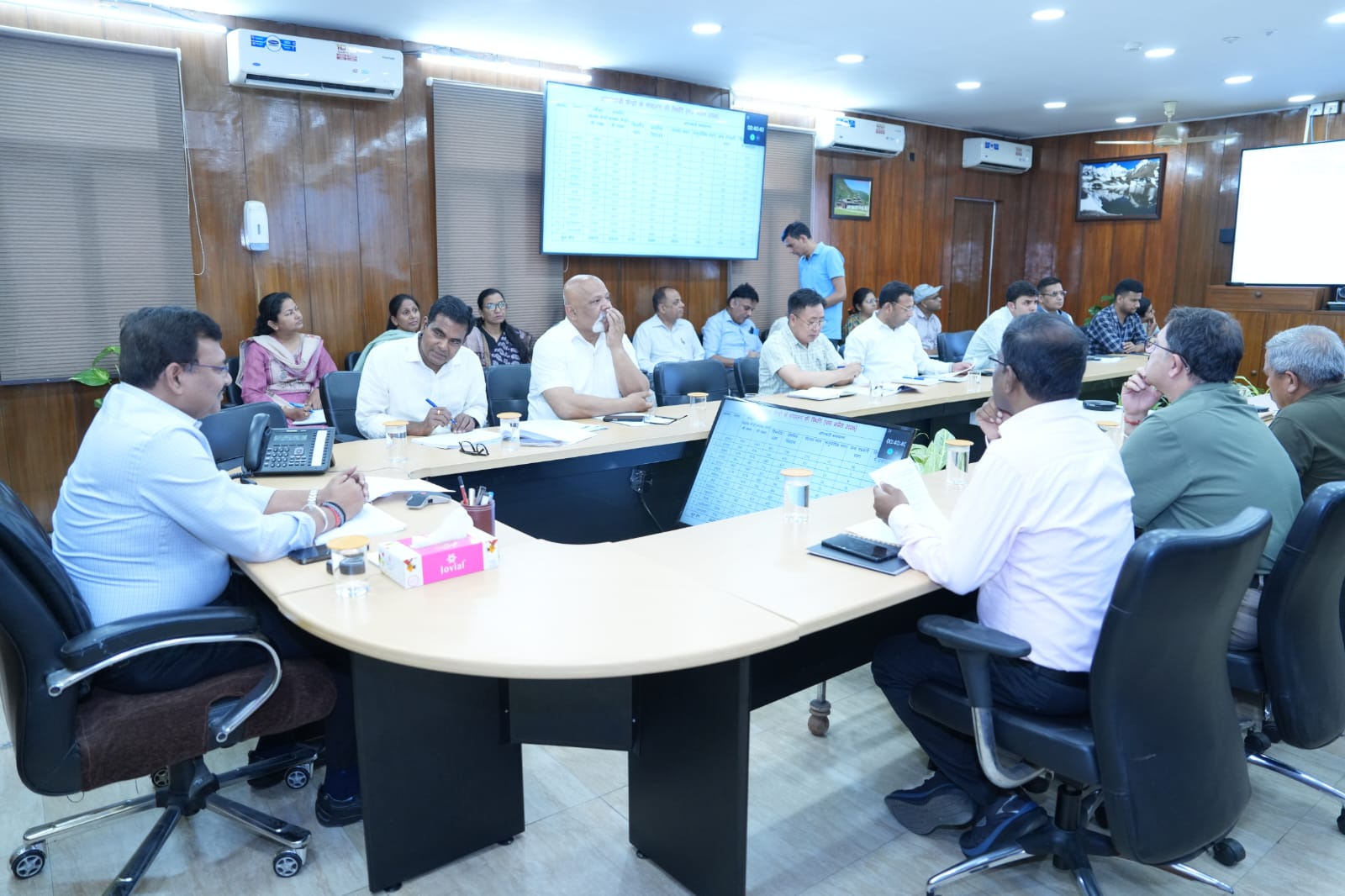 मुख्य सचिव ने सभी आंगनवाड़ी केंद्रों में विद्युत एवं पेयजल व्यवस्था सुनिश्चित किये जाने के दिए निर्देश