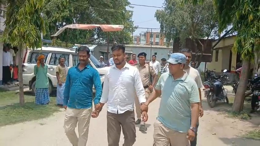 बेतिया में RTPS क्लर्क 15 हजार रिश्वत लेते गिरफ्तार