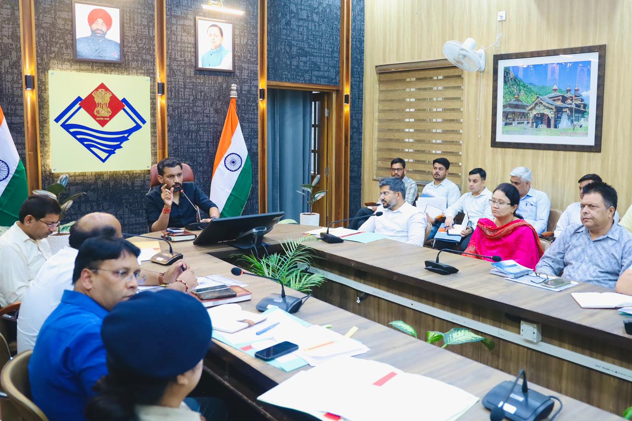जन शिकायतों के समाधान में लापरवाही नहीं होगी बर्दाश्त: डीएम