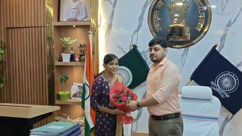 दिहाड़ी मजदूर की बेटी पूनम ने नीट में रचा इतिहास, जिला प्रशासन उठाएगा मेडिकल पढ़ाई का खर्च