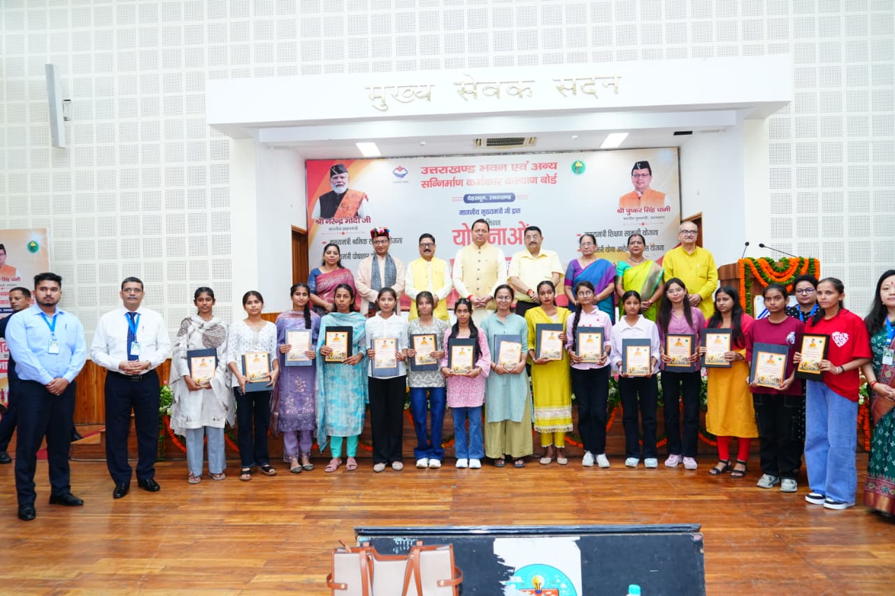 मुख्यमंत्री ने किया उत्तराखंड भवन एवं सन्निर्माण कर्मकार कल्याण बोर्ड  की कई योजनाओं का शुभारंभ