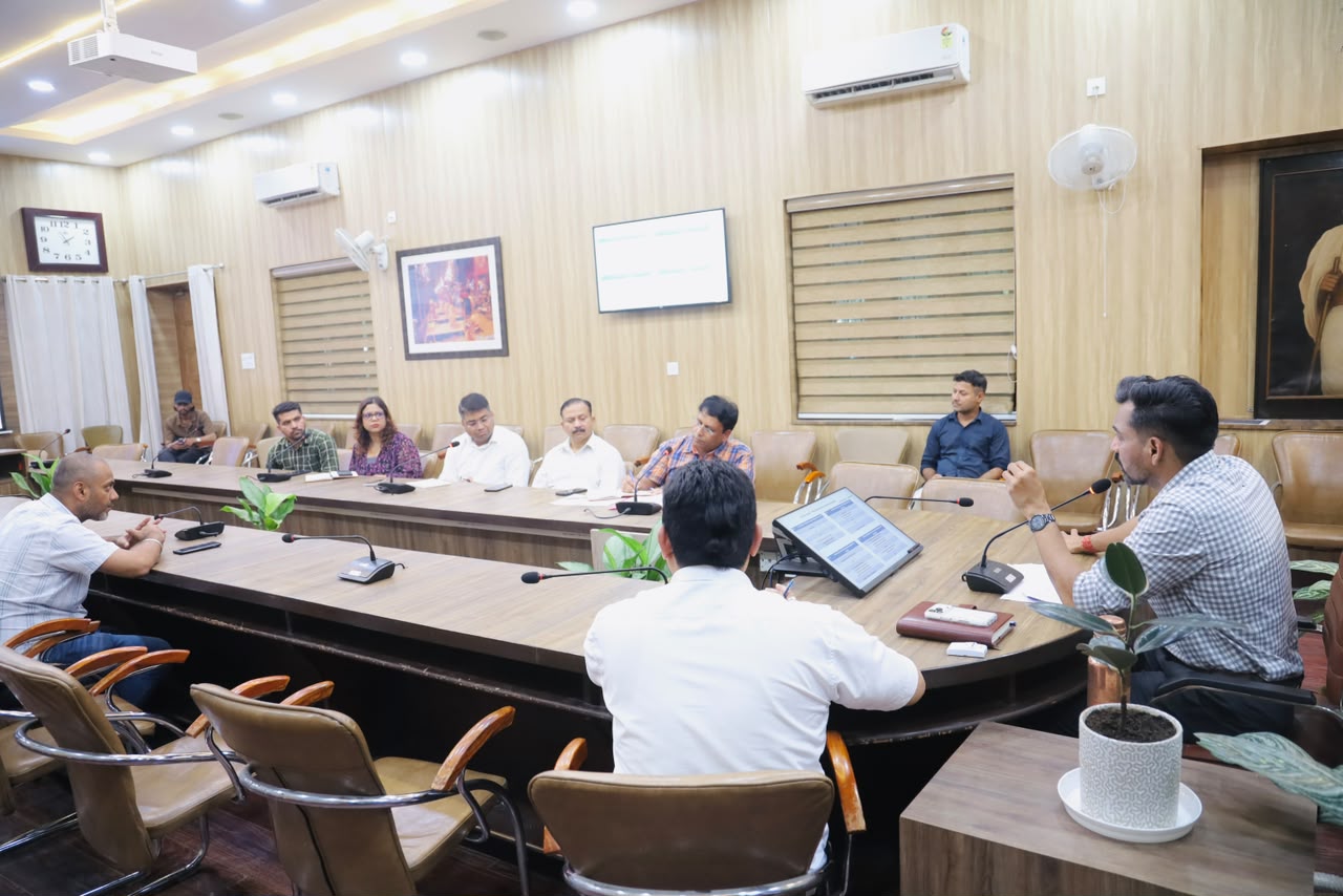 ई-ऑफिस व्यवस्था प्रभावी एवं सुगम बनाने के डीएम ने दिए निर्देश
