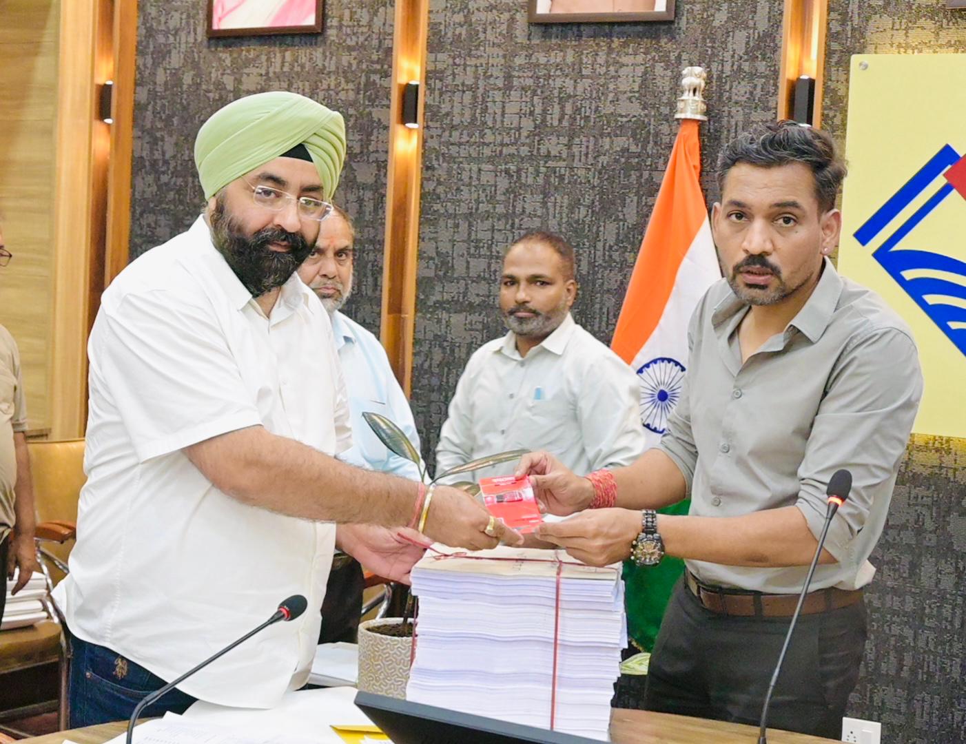 जिलाधिकारी ने राजनीतिक दलों को उपलब्ध कराया ड्राफ्ट रोल, त्रुटियों पर तत्काल सुझाव देने की अपील