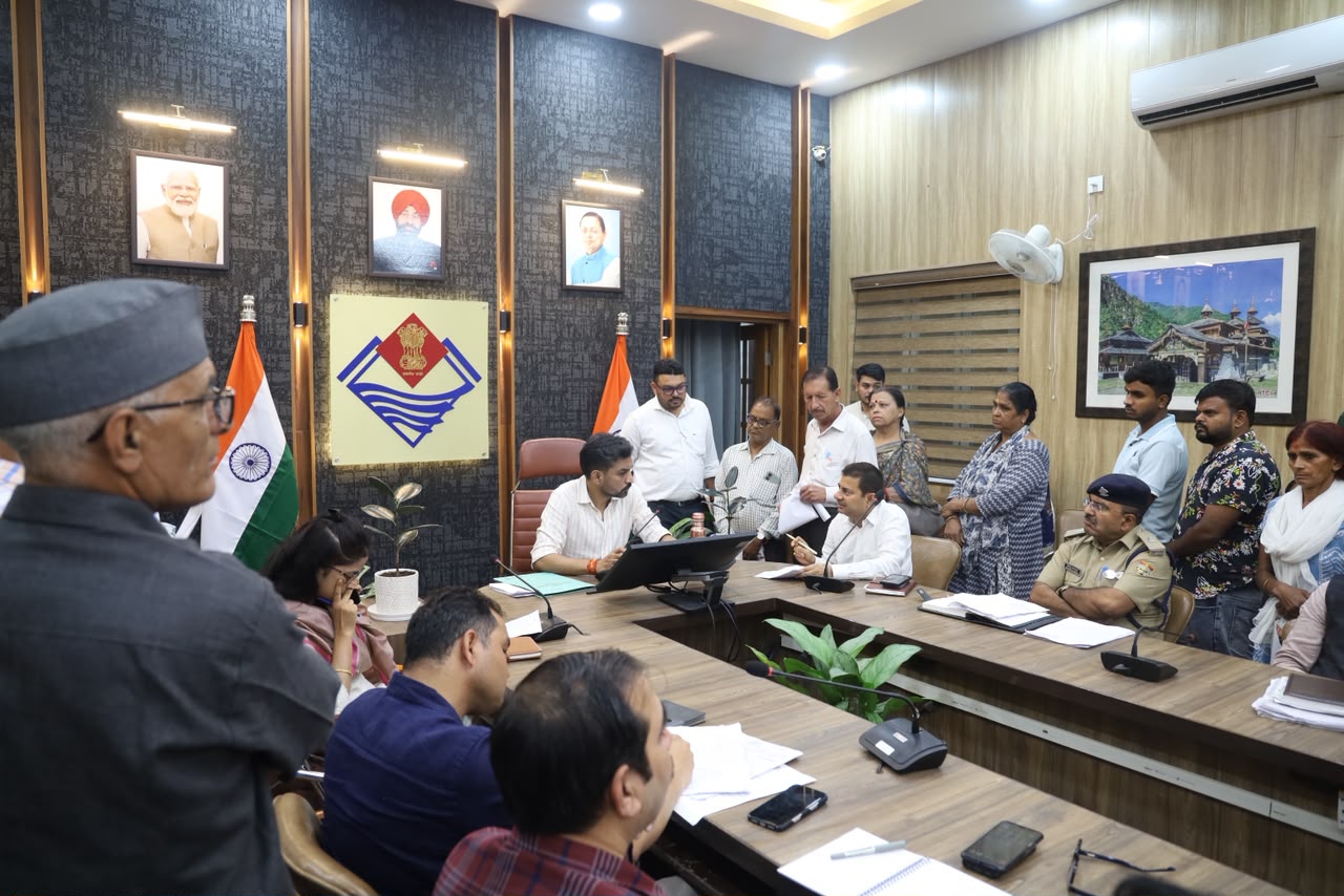 समाधान दिवस में डीएम ने 109 फरियादियों की सुनी समस्याएं