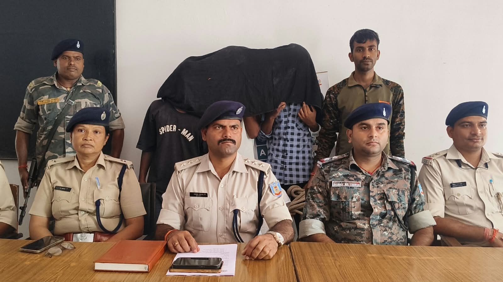गोड्डा पुलिस ने चोरी के मामले में तीन आरोपियों को किया गिरफ्तार
