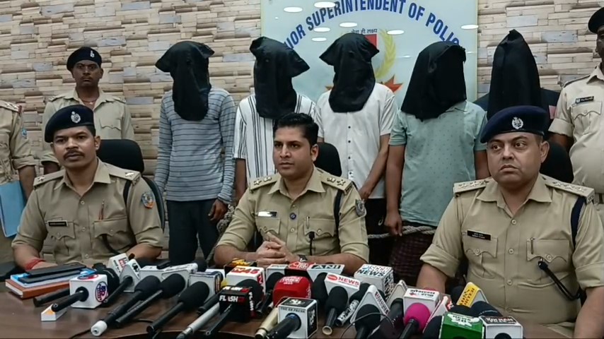 80 पुड़िया ब्राउन शुगर और गांजा के साथ पांच तस्कर गिरफ्तार