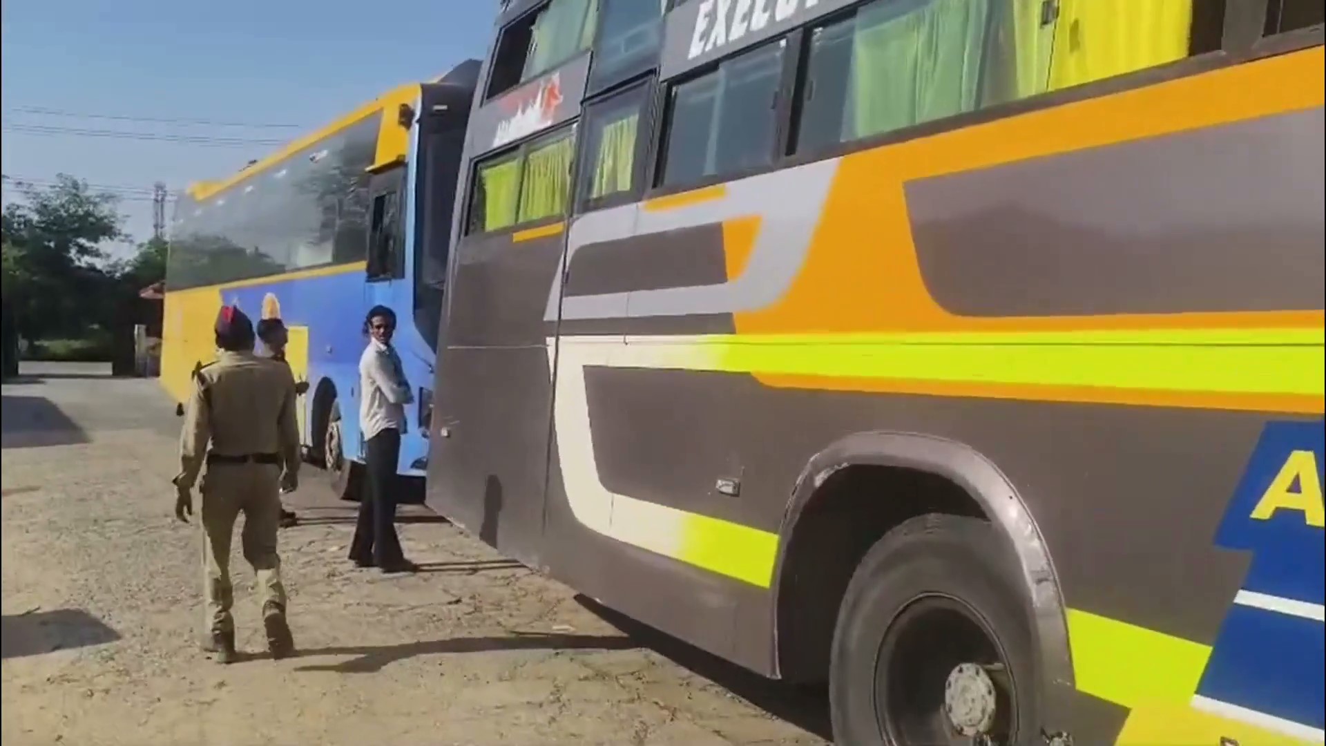 हरिद्वार में प्राइवेट बसों का विशेष चेकिंग अभियान में 62 वाहनों के किए  चालान