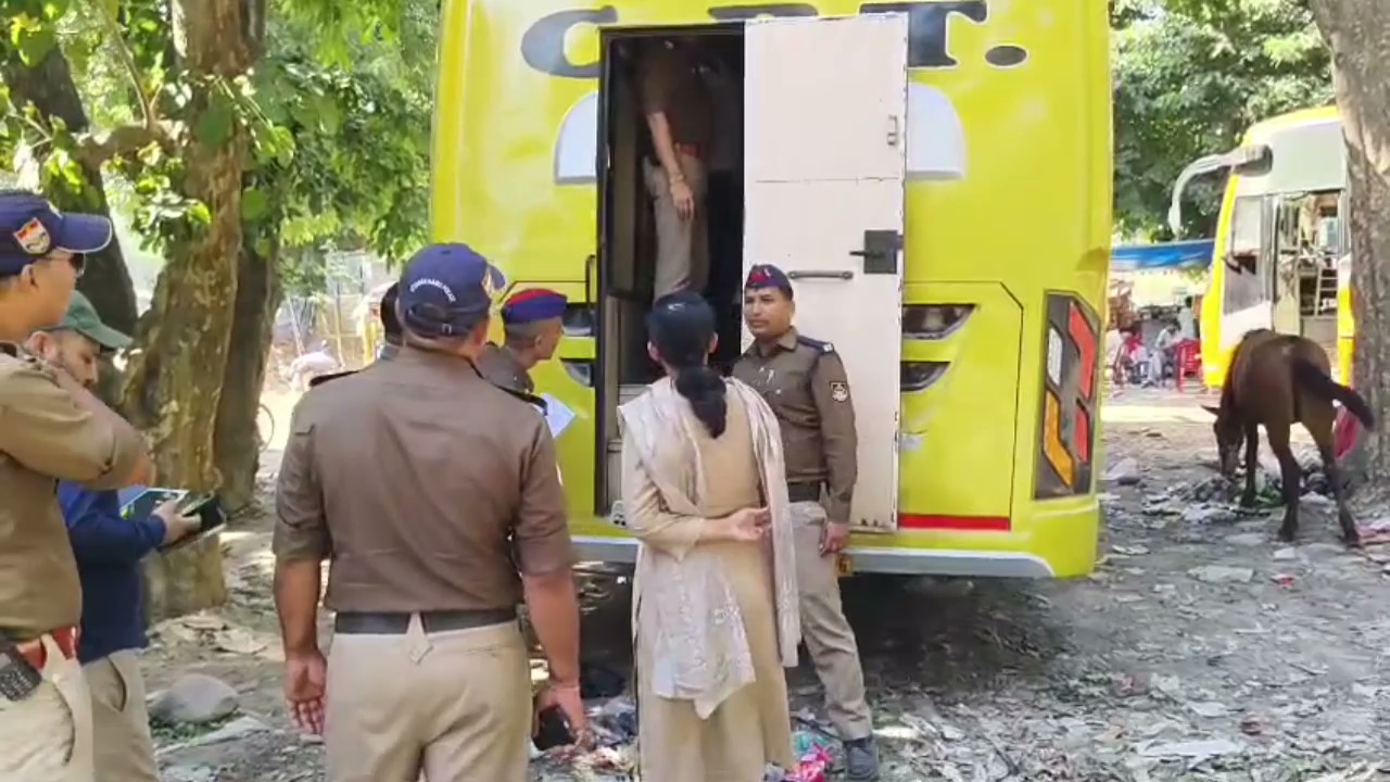 चेकिंग अभियान में 25 बसें सीज और 150 से अधिक वाहनों के चालान